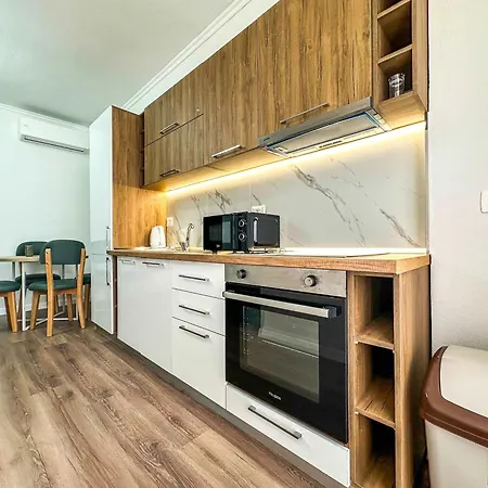 Fifteen Eighty-six * דורס