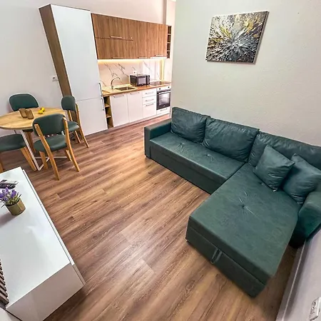 Fifteen Eighty-six * דורס