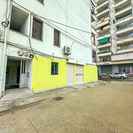 Fifteen Eighty-six דורס