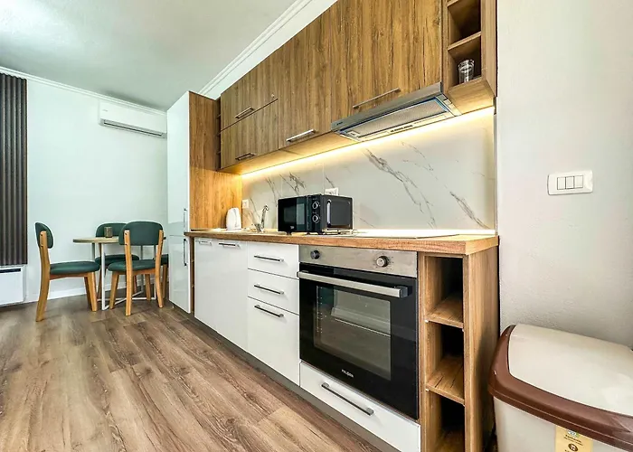 Fifteen Eighty-six * דורס