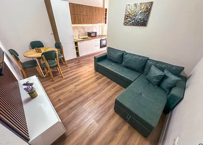 Fifteen Eighty-six * דורס