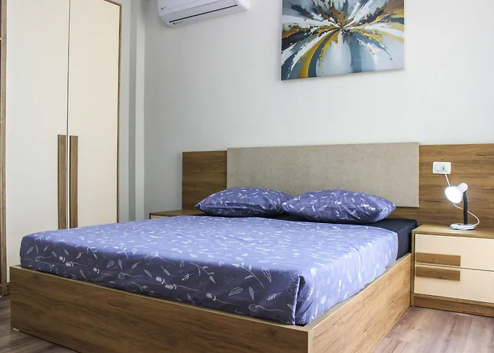 Fifteen Eighty-six דורס